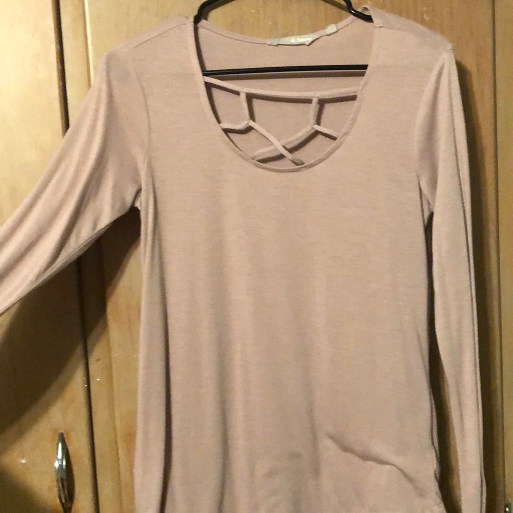 Women’s scoop neck long sleeve!